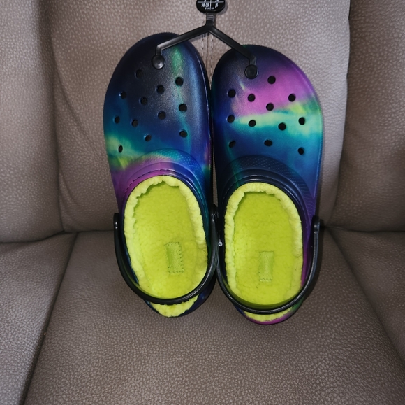 CROCS Shoes - CROCS  lined multi color size J6 nwt